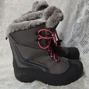 Columbia Black and Gray Boots with Pink Accents Size 5
